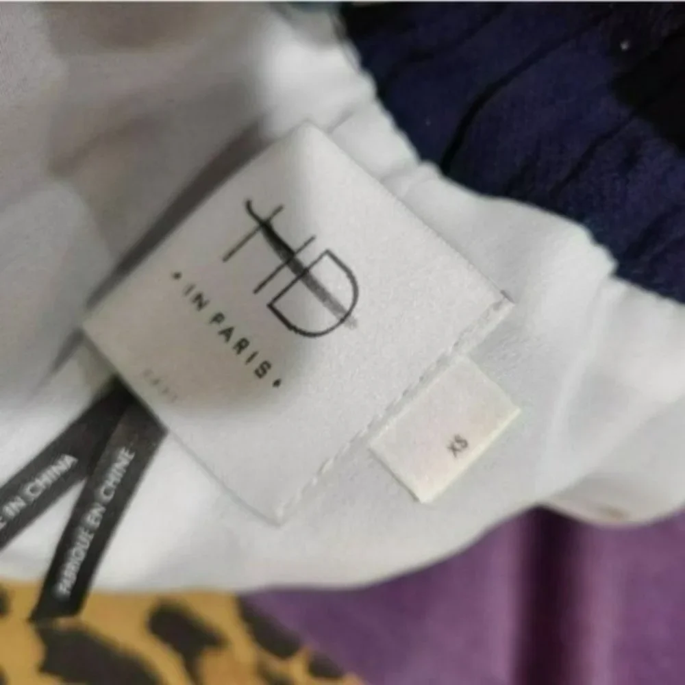 ♡3/$30♡ HD in Paris Blue Geometric Mini Skirt -XS - Picture 2 of 4